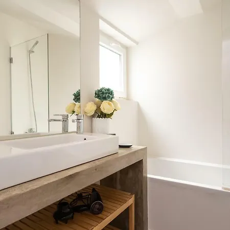 Tram 28 Duplex Apartment Lisbon